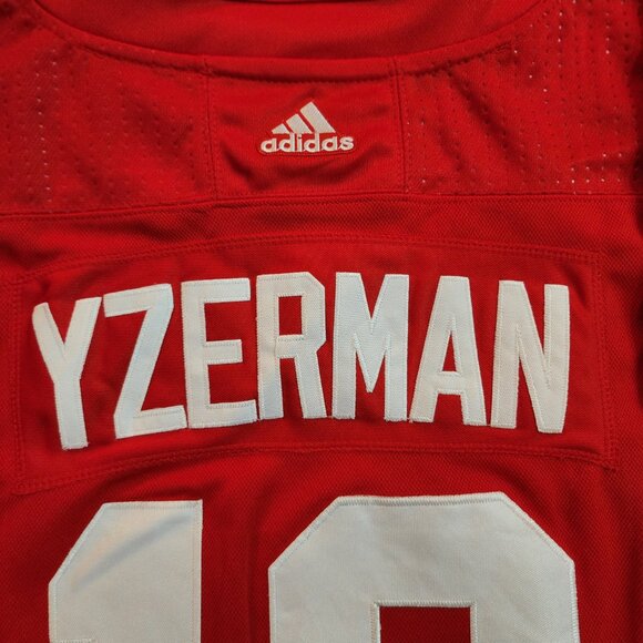Detroit Red Wings Steve Yzerman #19 Adidas jersey. Tackle Twill. Size 52. - Picture 4 of 8